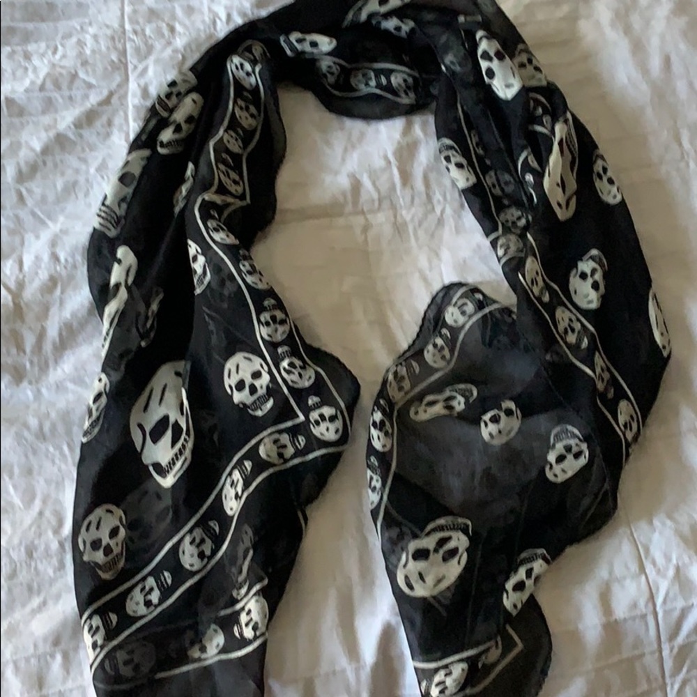 Alexander Mcqueen skull scarf.